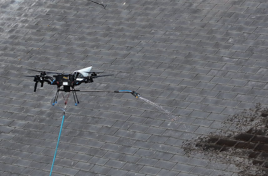 Choisir prestataire démoussage drone : critères et conseils d&rsquo;expert